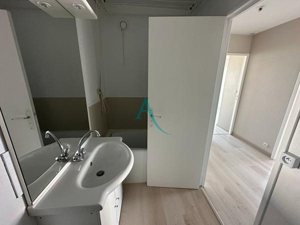 A VENDRE 3 PIECES - TRES BON ETAT CAUCRIAUVILLE