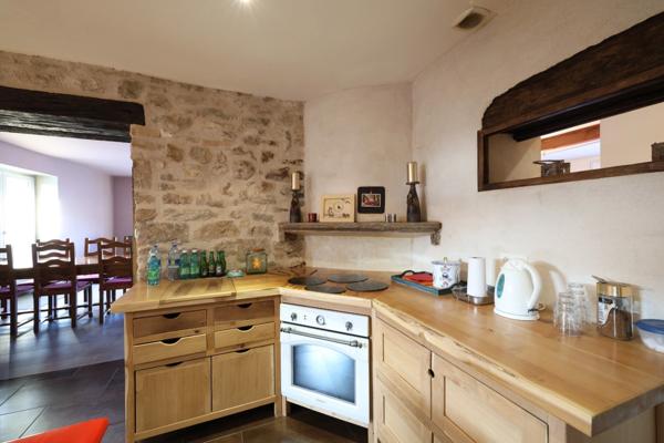 A vendre à SAINT HYMETIERE (39) Très belle maison de village