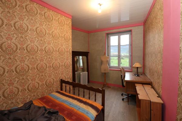 A vendre à SAINT HYMETIERE (39) Très belle maison de village