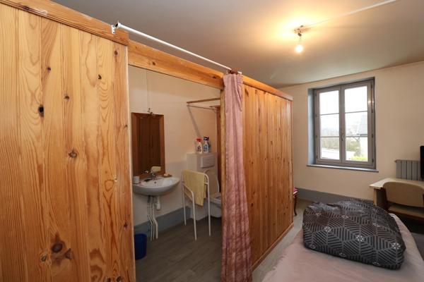 A vendre à SAINT HYMETIERE (39) Très belle maison de village