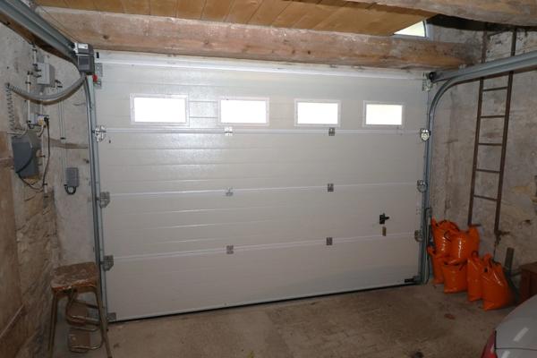 A vendre à SAINT HYMETIERE (39) Très belle maison de village