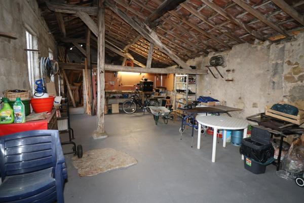 A vendre à SAINT HYMETIERE (39) Très belle maison de village