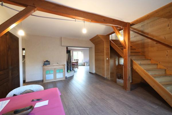 A vendre à SAINT HYMETIERE (39) Très belle maison de village