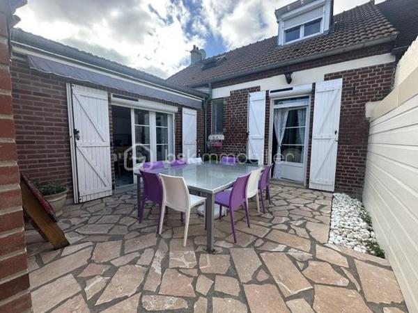 Découvrez cette charmante maison  située dans un quartier paisible de Laon. Érigée sur un terrain de 605 m², 
cette demeure offre un cadre de vie serein et agréable.
La maison se déploie sur 2 niveaux, comprenant 5 pièces dont 3 chambres confortables lumineuses et spacieuses.
Profitez d'une salle de bains, avec une douche et une baignoire. Un wc séparé. La cuisine fonctionnelle donne accès sur une double  véranda.
Le séjour lumineux et spacieux.
deux terrasses à l'extérieur, ainsi qu'un agréable jardin sans vis-àvis.
vous disposez également d'un passage pour garer votre voiture dans la cour arrière. et d'une cave.

À proximité, toutes les commodités nécessaires : commerces, écoles, et axes routiers faciles d'accès. La taxe foncière s'élève à 1000 €. 
Ce bien coup de cœur, est prêt à vous accueillir sans travaux à prévoir. 

Contactez Jamila Tajjjour pour plus d'informations sur cette opportunité unique de vivre à Laon.
