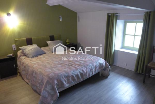 Maison de bourg avec grand jardin, garage, aux portes de Niort !