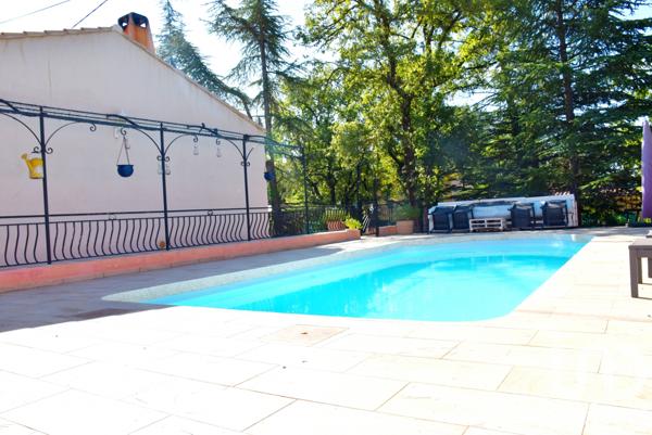 Maison à vendre 5 pièces 120 m² Saint-Maximin-la-Sainte-Baume