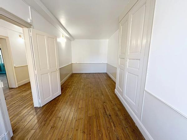 Location                                                      Maison
                        
                     5 pièces                      112 m2                     à Bruyères-Et-Montbérault