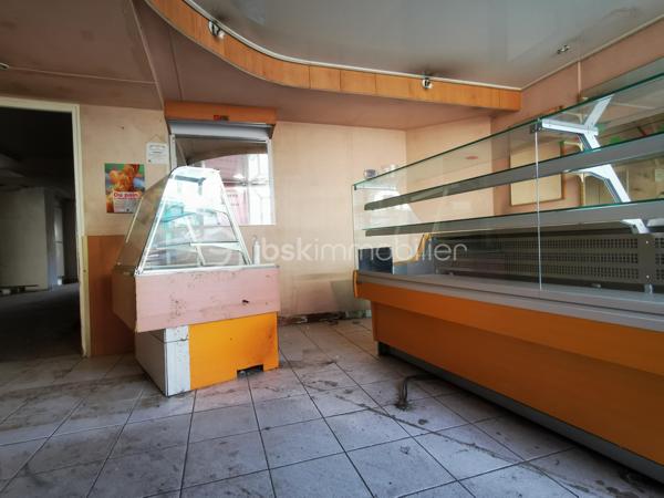 Immeuble commercial de 149 m²