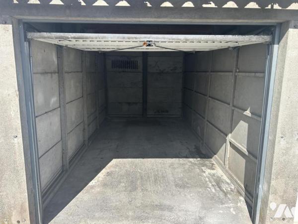 Ensemble de 10 garages A VENDRE. 