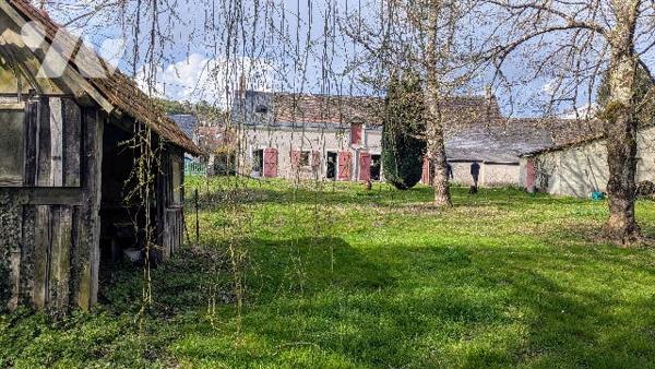 A LANGEAIS - SECTEUR LA ROUCHOUSE - UNE MAISON TRADITIONNELLE DE PLAIN PIED