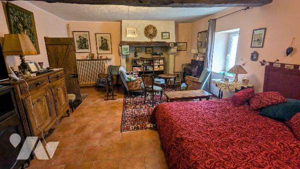 A LANGEAIS - SECTEUR LA ROUCHOUSE - UNE MAISON TRADITIONNELLE DE PLAIN PIED