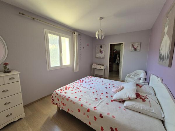 Villa 4 faces sur 815 m² de terrain