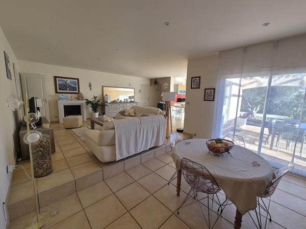 Villa 4 faces sur 815 m² de terrain