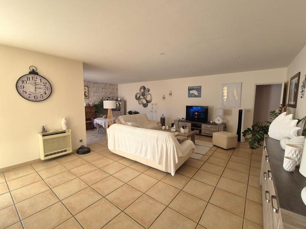 Villa 4 faces sur 815 m² de terrain