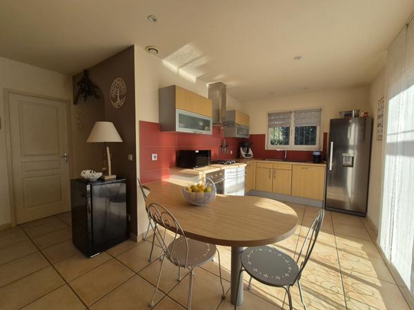 Villa 4 faces sur 815 m² de terrain