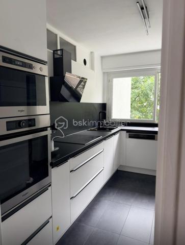 🏡 Vous recherchez un appartement moderne, élégant et prêt à poser vos valises ? Ne cherchez plus !

Découvrez ce magnifique appartement de 80 m², entièrement refait à neuf, offrant un intérieur soigné, chaleureux et décoré avec beaucoup de goût.

Dès l’entrée, vous serez séduit(e) par ses beaux volumes, sa luminosité et ses prestations modernes. Chaque espace a été pensé pour offrir confort et fonctionnalité, avec une décoration contemporaine et raffinée.

✨ Les +++ :

* 🏠 80 m² parfaitement agencés
* ✨ Entièrement rénové à neuf
* 🎨 Décoration moderne et élégante
* ☀️ Appartement lumineux
* 🛋️ Aucun travaux à prévoir
* ❤️ Un véritable coup de cœur, prêt à accueillir ses nouveaux propriétaires

📍 Un bien idéal aussi bien pour une résidence principale que pour un investissement.

Un appartement où l’on se sent immédiatement chez soi !

📞 Une visite s’impose pour découvrir tout son charme. Contactez-moi dès maintenant pour plus d’informations ou pour organiser une visite.