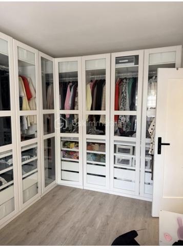 🏡 Vous recherchez un appartement moderne, élégant et prêt à poser vos valises ? Ne cherchez plus !

Découvrez ce magnifique appartement de 80 m², entièrement refait à neuf, offrant un intérieur soigné, chaleureux et décoré avec beaucoup de goût.

Dès l’entrée, vous serez séduit(e) par ses beaux volumes, sa luminosité et ses prestations modernes. Chaque espace a été pensé pour offrir confort et fonctionnalité, avec une décoration contemporaine et raffinée.

✨ Les +++ :

* 🏠 80 m² parfaitement agencés
* ✨ Entièrement rénové à neuf
* 🎨 Décoration moderne et élégante
* ☀️ Appartement lumineux
* 🛋️ Aucun travaux à prévoir
* ❤️ Un véritable coup de cœur, prêt à accueillir ses nouveaux propriétaires

📍 Un bien idéal aussi bien pour une résidence principale que pour un investissement.

Un appartement où l’on se sent immédiatement chez soi !

📞 Une visite s’impose pour découvrir tout son charme. Contactez-moi dès maintenant pour plus d’informations ou pour organiser une visite.