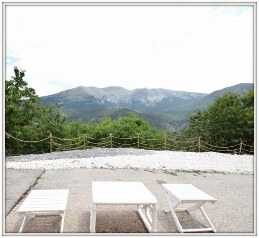 Immeuble à vendre DEMANDOLX Gorges du Verdon plusieurs appartements Visite samedi 22 février