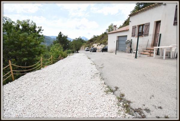 Immeuble à vendre DEMANDOLX Gorges du Verdon plusieurs appartements Visite samedi 22 février