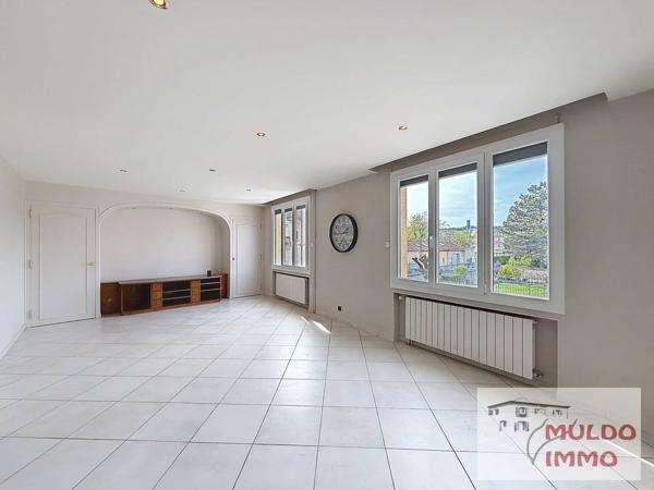 OYONNAX CENTRE – Maison 207 m² –  3 garages