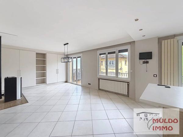 OYONNAX CENTRE – Maison 207 m² –  3 garages
