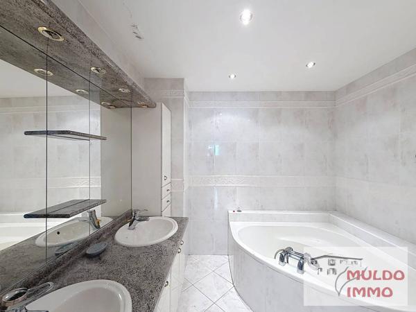 OYONNAX CENTRE – Maison 207 m² –  3 garages
