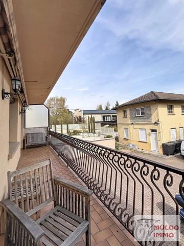 OYONNAX CENTRE – Maison 207 m² –  3 garages