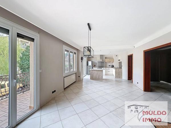 OYONNAX CENTRE – Maison 207 m² –  3 garages