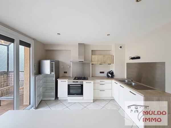 OYONNAX CENTRE – Maison 207 m² –  3 garages
