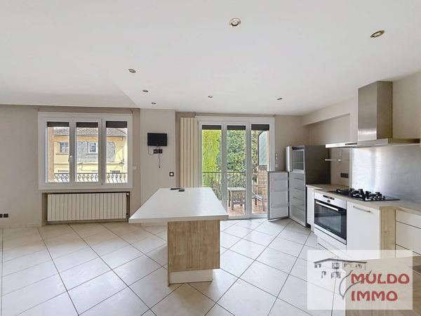 OYONNAX CENTRE – Maison 207 m² –  3 garages