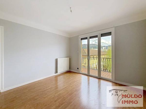OYONNAX CENTRE – Maison 207 m² –  3 garages
