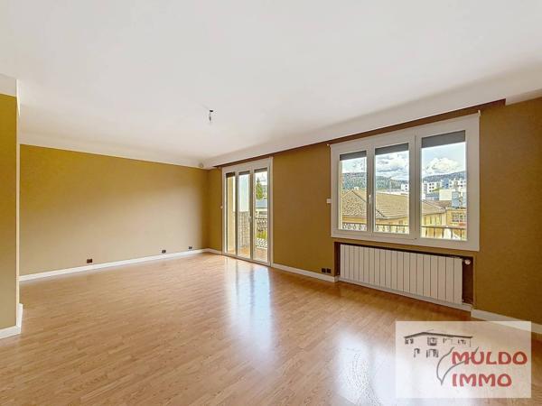 OYONNAX CENTRE – Maison 207 m² –  3 garages