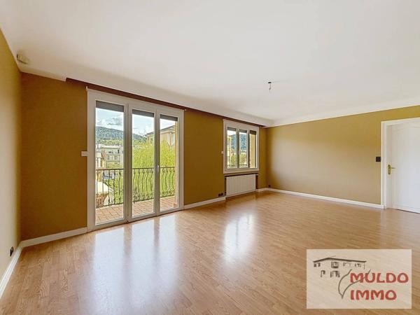 OYONNAX CENTRE – Maison 207 m² –  3 garages