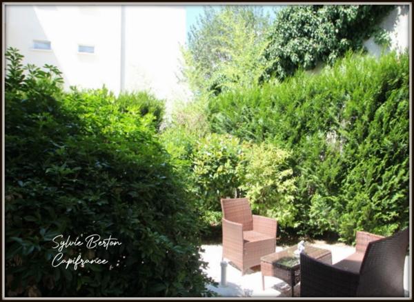 A vendre fonds de commerce - Institut de beauté - 102 m2 avec jardin intérieur proche gare RER