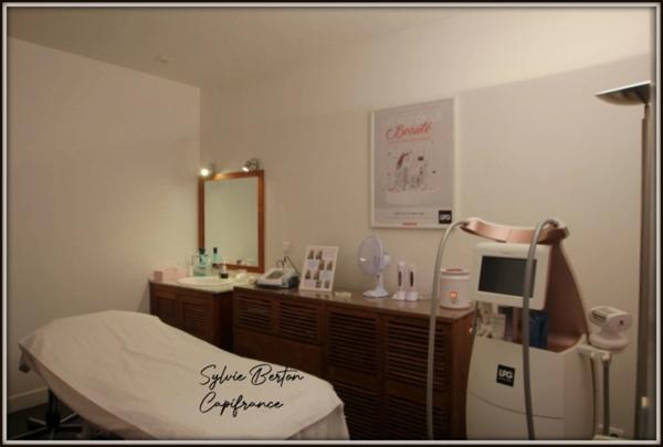 A vendre fonds de commerce - Institut de beauté - 102 m2 avec jardin intérieur proche gare RER