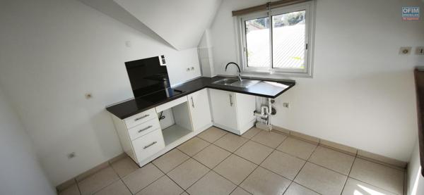 Beau studio avec vue mer et montagne