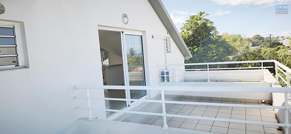 Beau studio avec vue mer et montagne