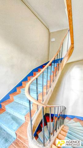 Versailles Saint-Louis Appartement 5 pièces 117.37 m² carrez situé au 1er étage d'un immeuble 18ème €985 000 ** - Référence 27234