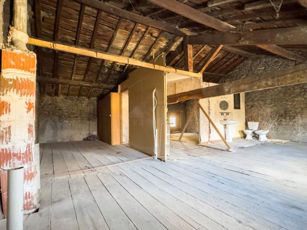 Maison de village à rénover avec potentiel au Pouzin