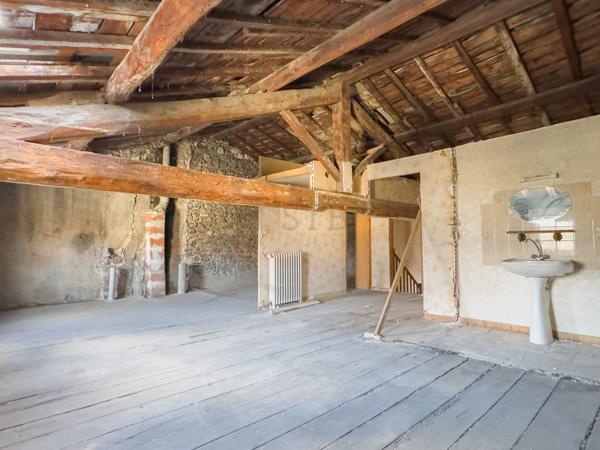 Maison de village à rénover avec potentiel au Pouzin