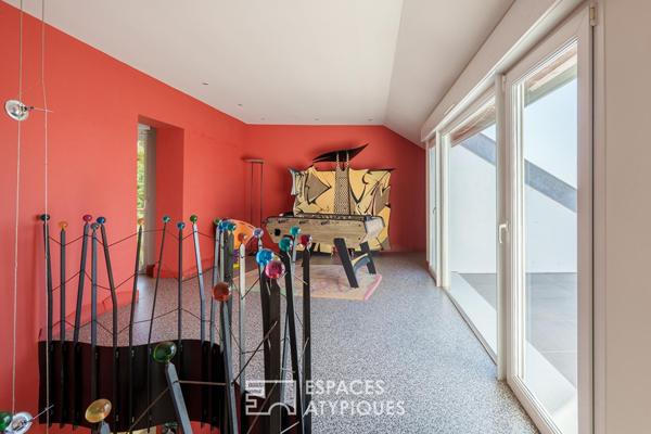 Maison au décor singulier et vue panoramique