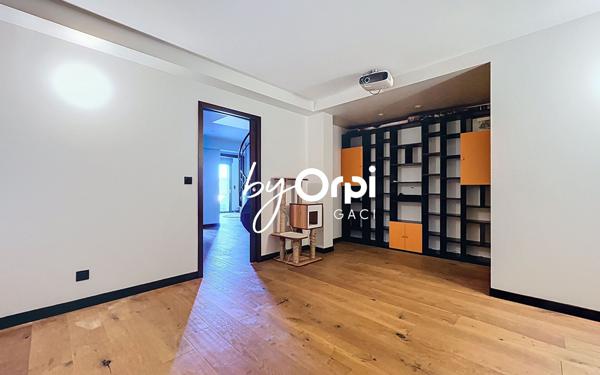 Maison à vendre    5 pièces • 196 m2 Aubière