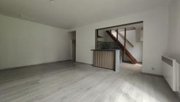 MAISON DE CHARME RENOVEE DE 85 M² HABITABLE AVEC JARDIN TRES BIEN SITUEE SUR UN TERRAIN DE 380 M² AU CALME Beauvais (60000)