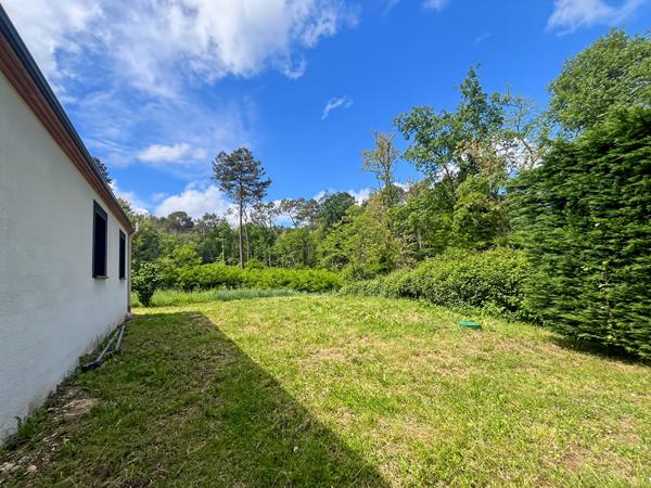 À vendre ? Maison récente de plain-pied dans un environnement calme et verdoyant