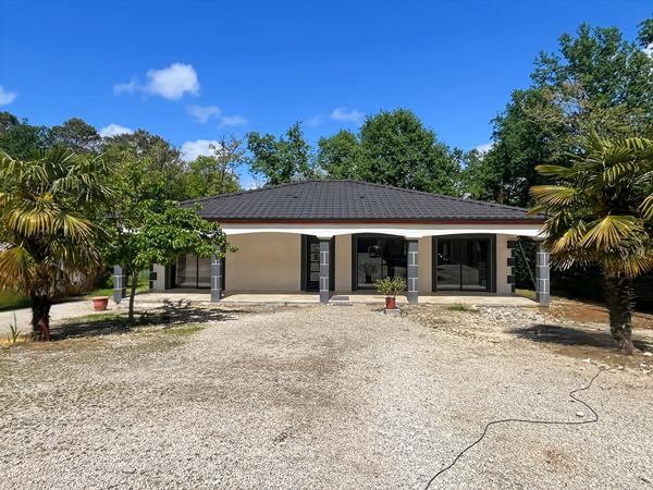 À vendre ? Maison récente de plain-pied dans un environnement calme et verdoyant