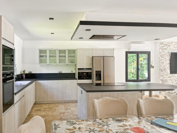 À vendre ? Maison récente de plain-pied dans un environnement calme et verdoyant