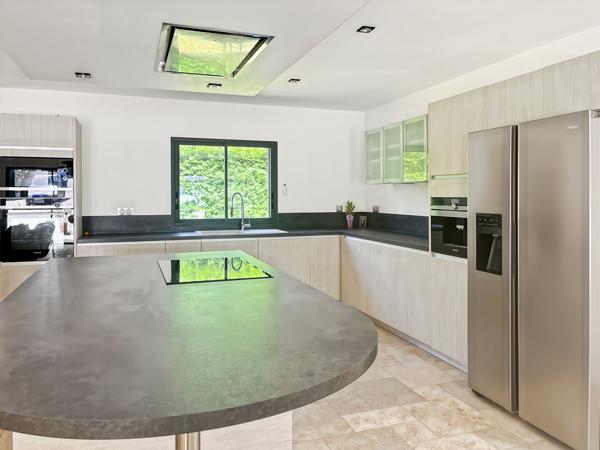 À vendre ? Maison récente de plain-pied dans un environnement calme et verdoyant
