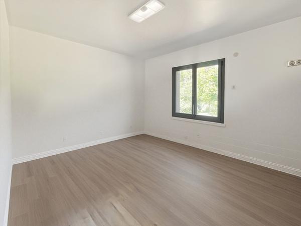 À vendre ? Maison récente de plain-pied dans un environnement calme et verdoyant