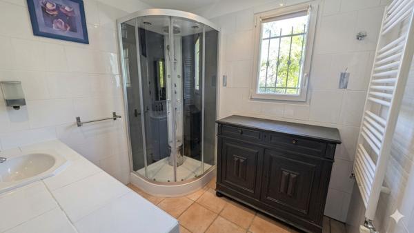 Grande villa 4 chambres jardin piscine