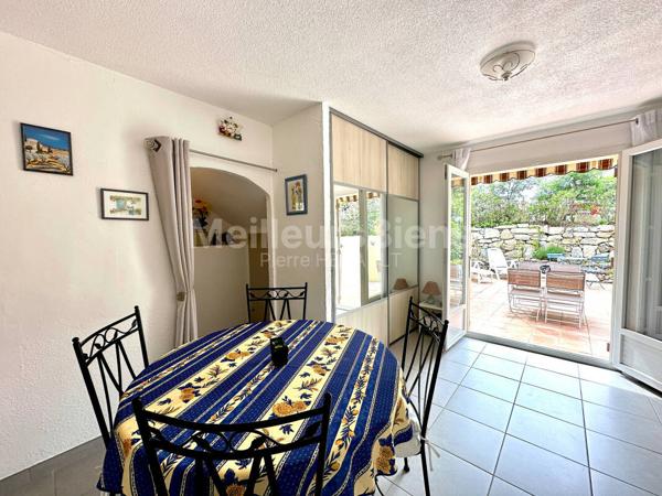 Studio cabine en rez de jardin avec parking privatif et cave